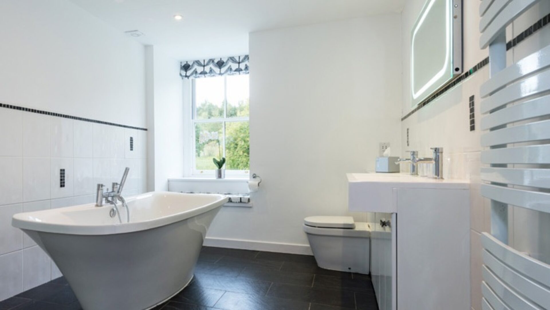 South Persie en suite bathroom