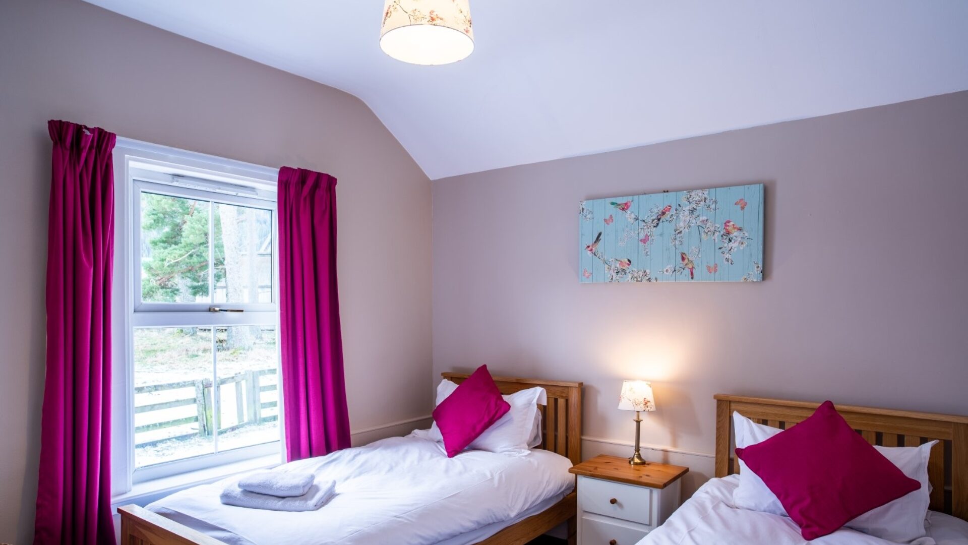 LA 009 Glenlochsie Twin room 1620 x 1080