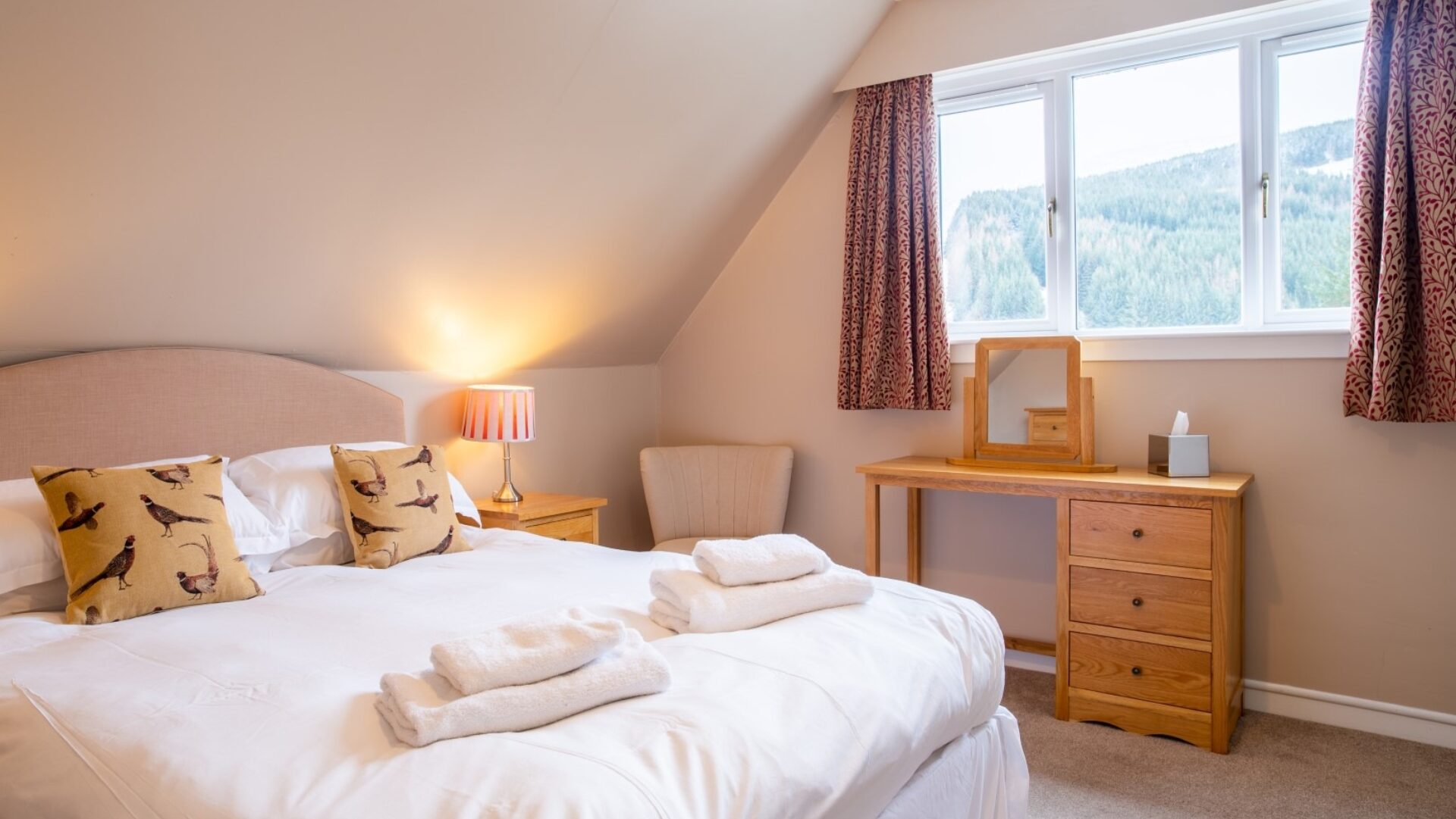 LA 027 Dower King bedroom 1620 x 1080
