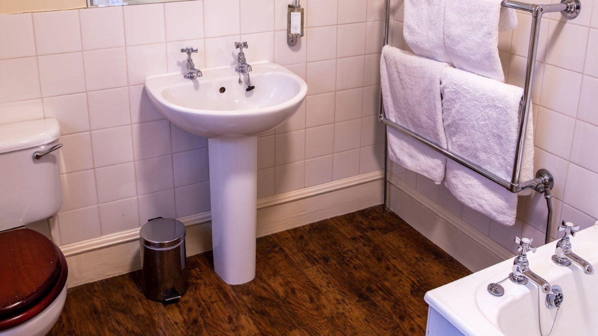 LA 066 Bathroom 1600 x 1183