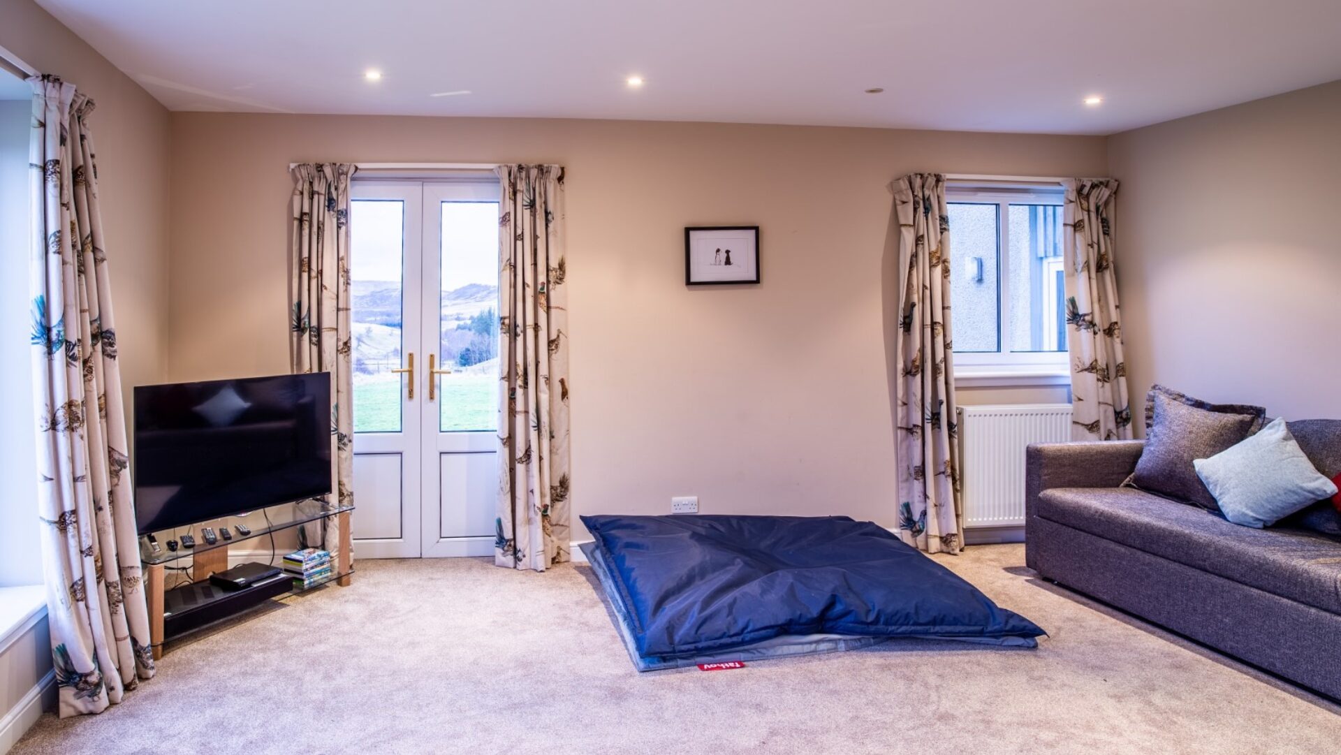 LA 154 Dalmunzie House Smaller Living Room 1620 x 1080