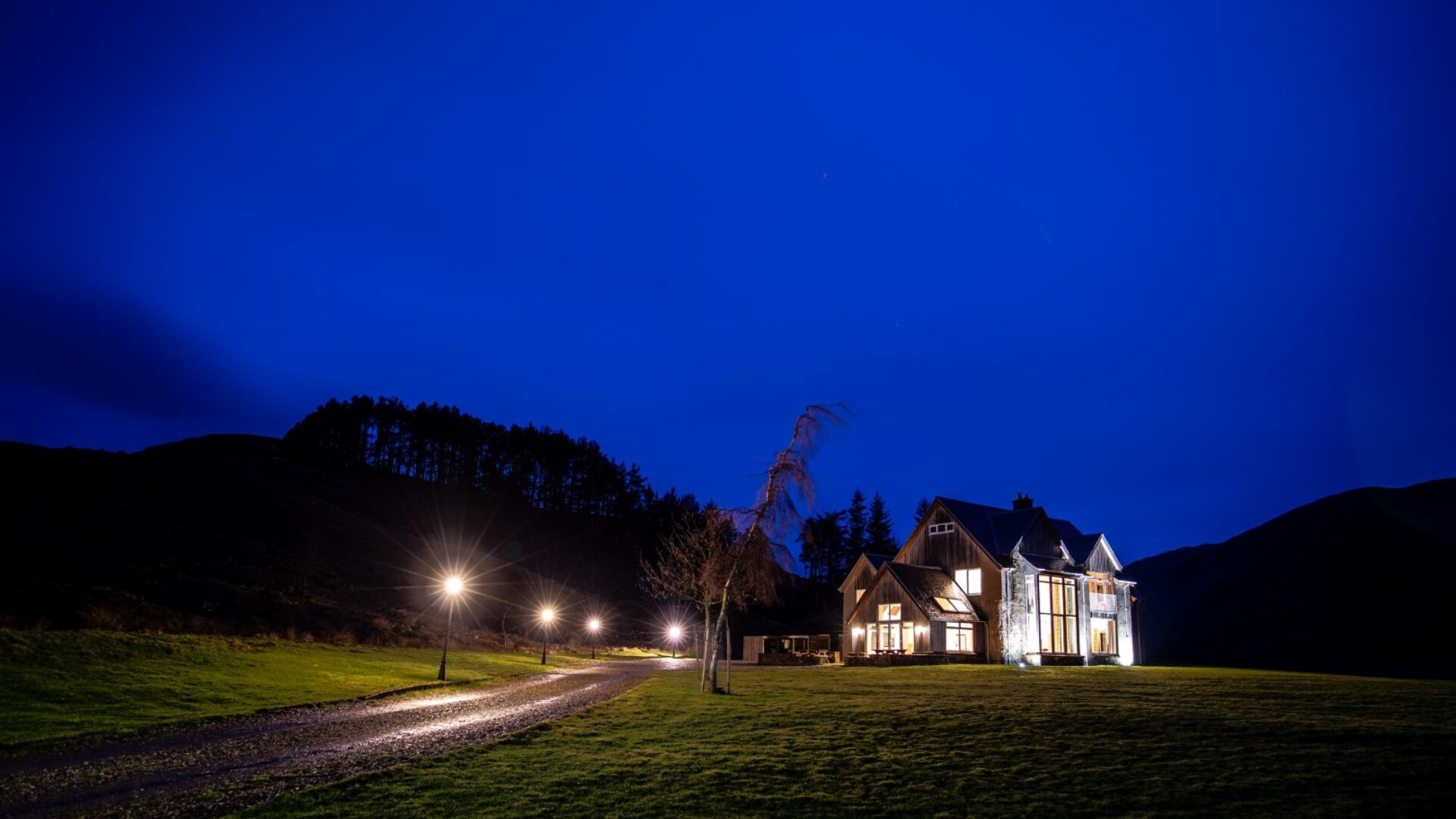 LA 170 Dalmunzie House Night shot with drive ights 1620 x 1080