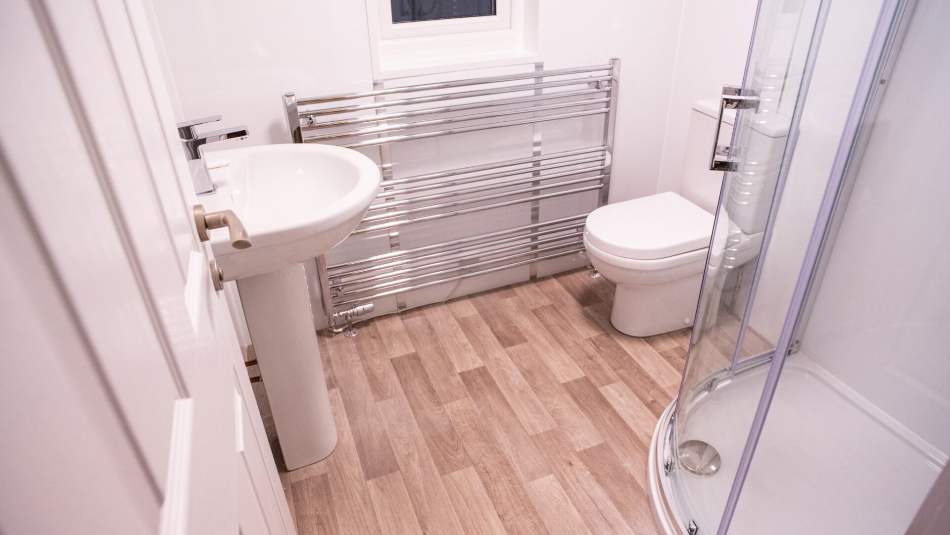 LA 179 Sauchmore Shower Room