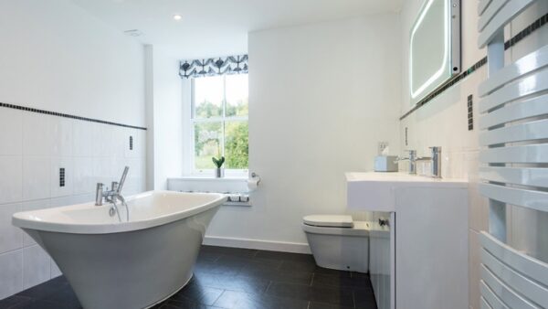 South Persie en suite bathroom