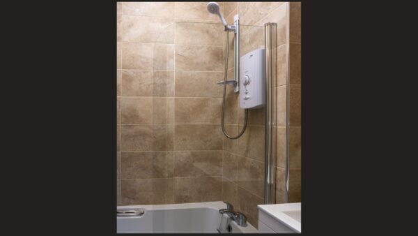 LA 020 Dower Bathroom 1600 x 900