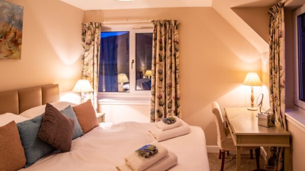 LA 162 Dalmunzie House Far end king room 1620 x 1080