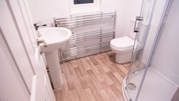 LA 179 Sauchmore Shower Room
